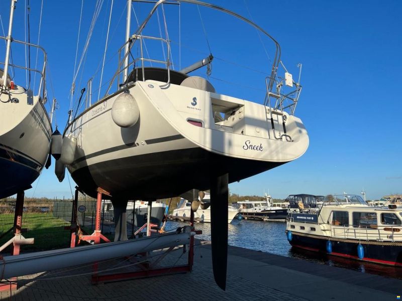 Beneteau Oceanis 37