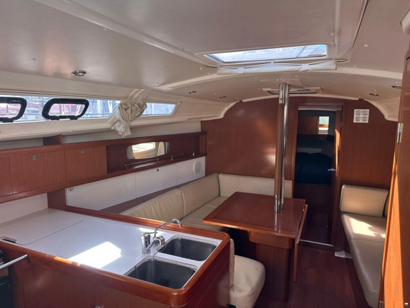 Beneteau Oceanis 37