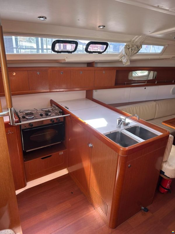 Beneteau Oceanis 37