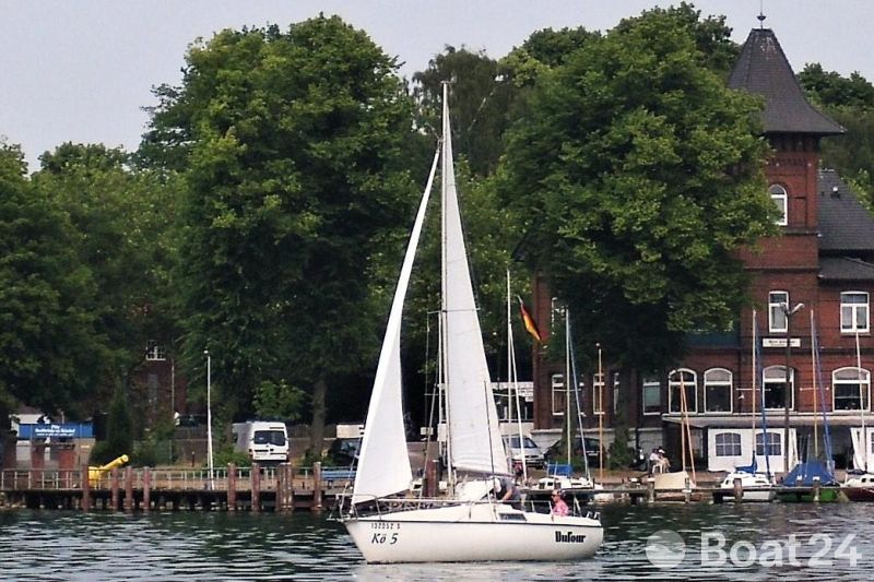 Dufour T6