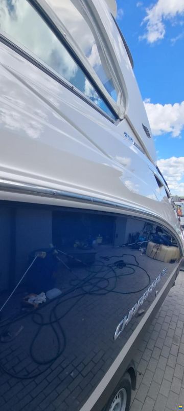 Chaparral 310 Signature