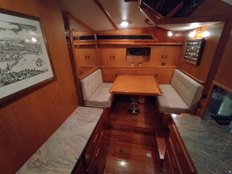 President Yachts International 37