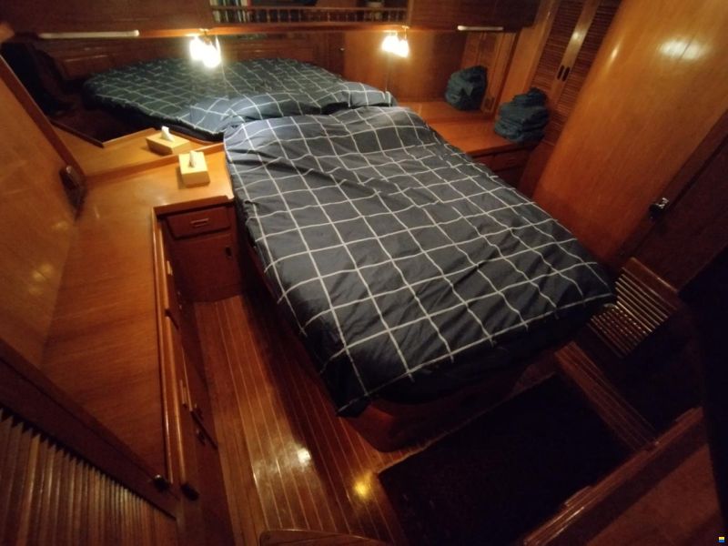 President Yachts International 37