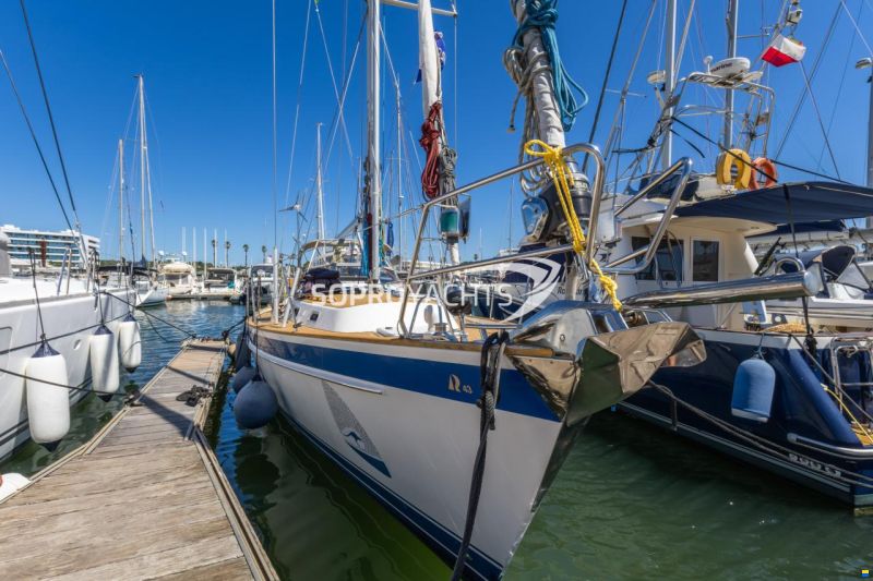 Hallberg-Rassy 43