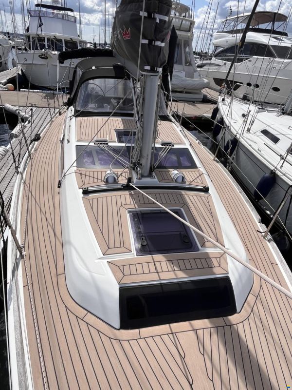 Dufour 360