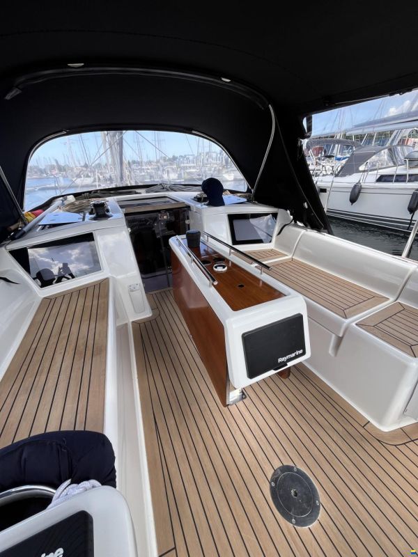 Dufour 360