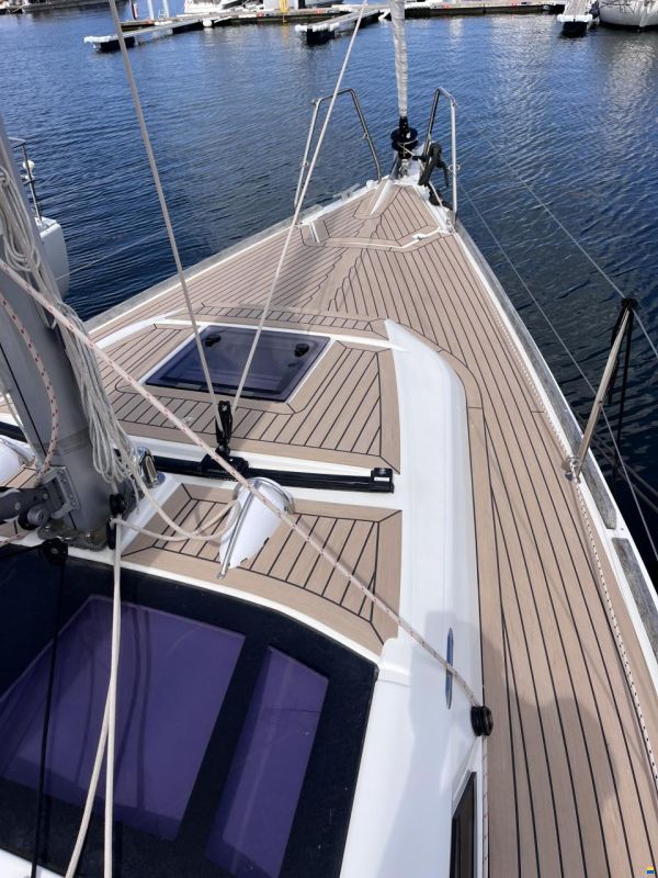 Dufour 360