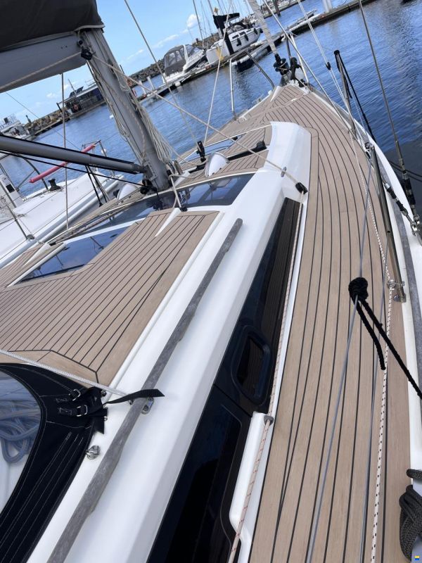 Dufour 360