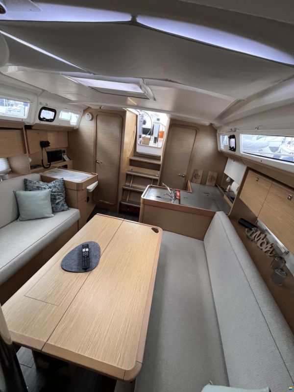 Dufour 360