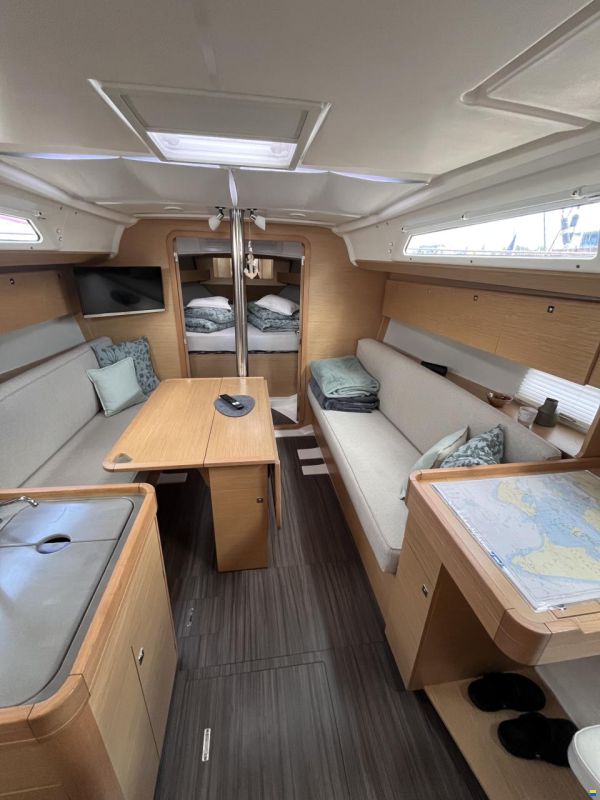 Dufour 360