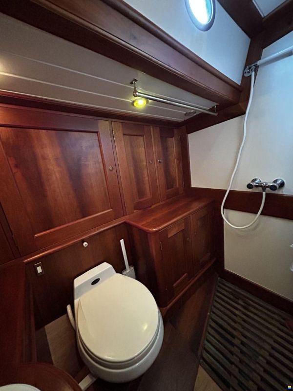 Lemsteraak Witte Eend - Roefuitvoering Hoek Design