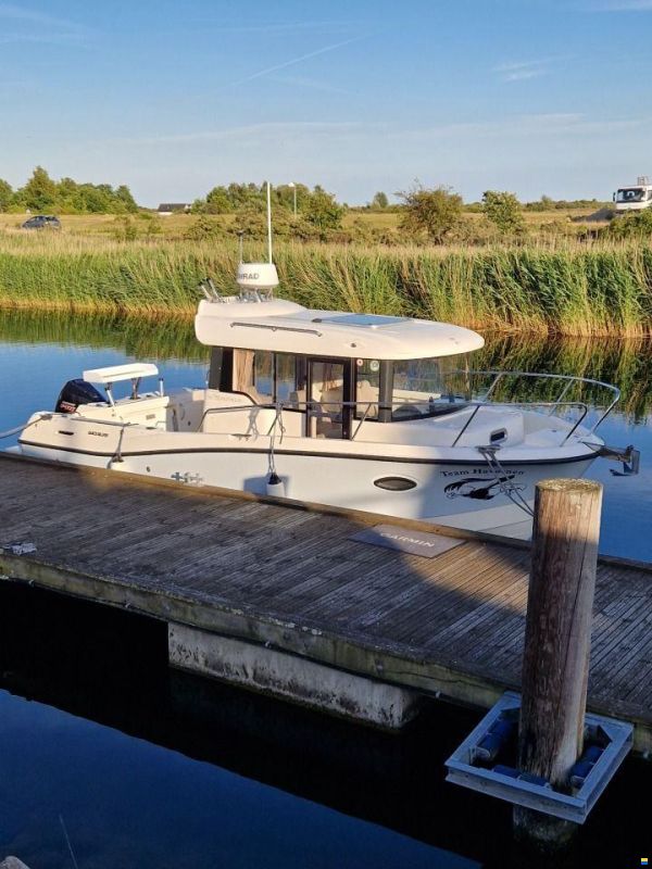 Quicksilver 755 pilothouse