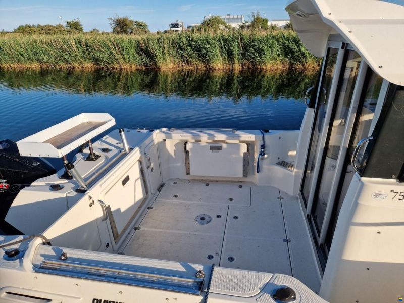 Quicksilver 755 pilothouse