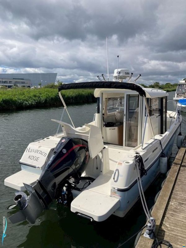 Quicksilver 755 pilothouse