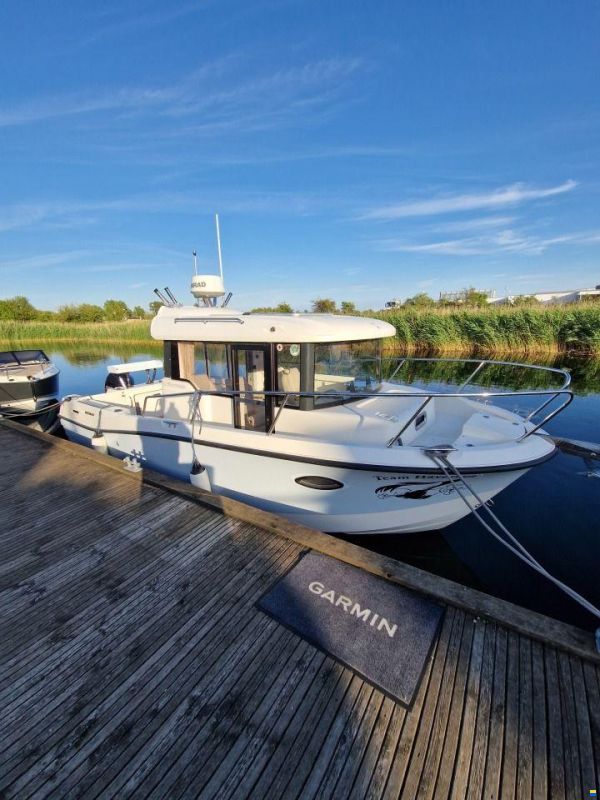Quicksilver 755 pilothouse