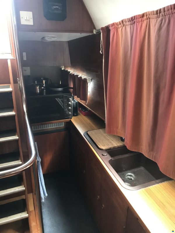Broom Ocean 37