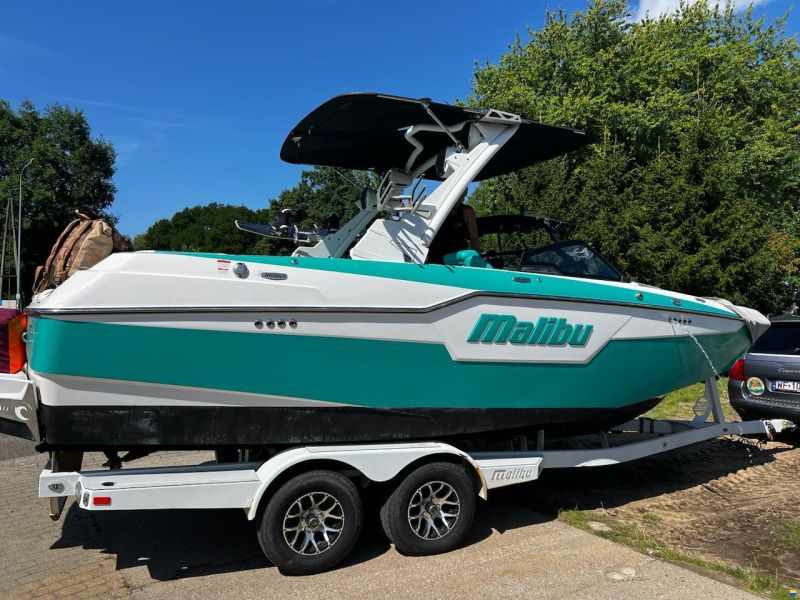 Malibu M220