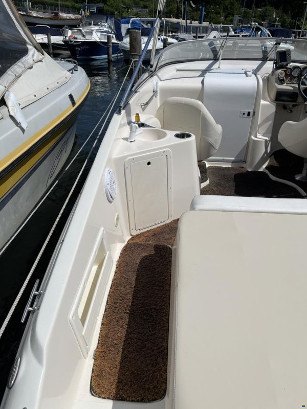 Rinker Captiva 232