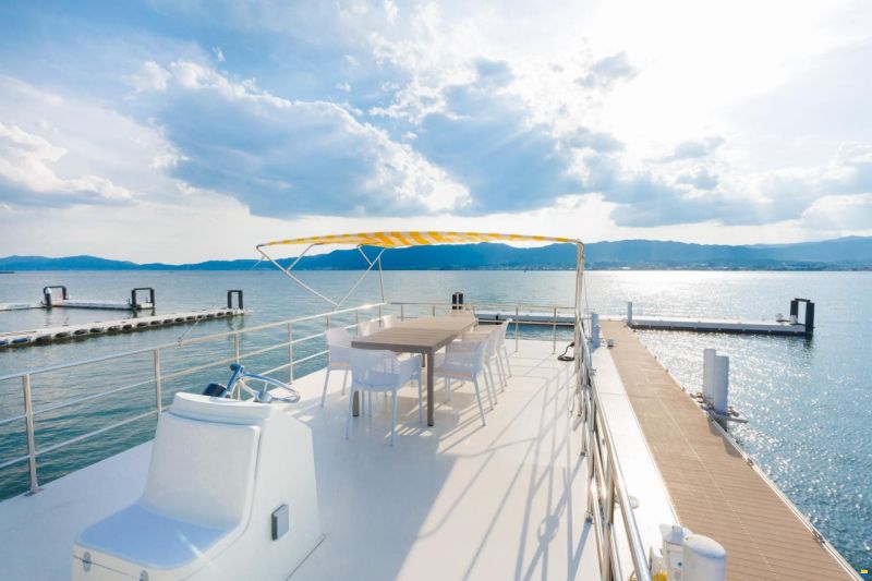 House Boat Japan 300