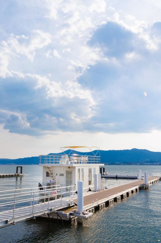 House Boat Japan 300