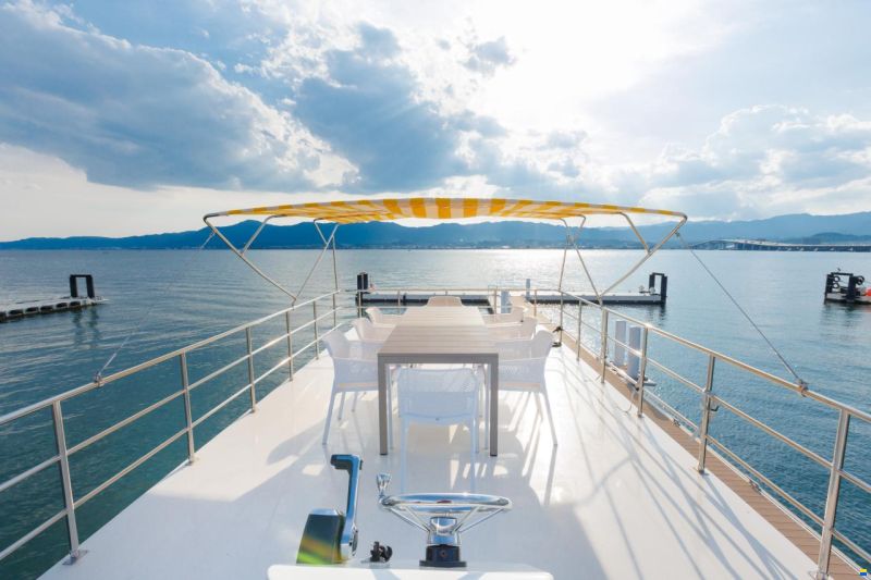 House Boat Japan 300