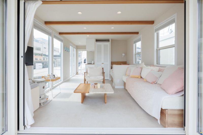 House Boat Japan 300