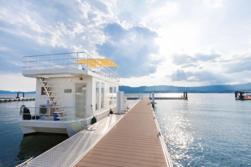 House Boat Japan 300