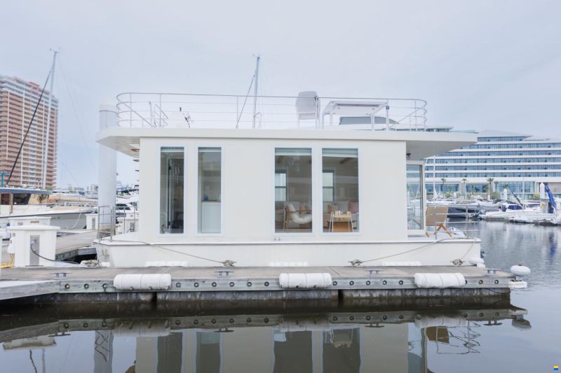 House Boat Japan 300