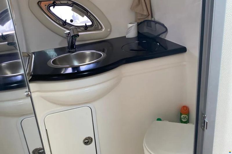 Rinker 310 Express Cruiser