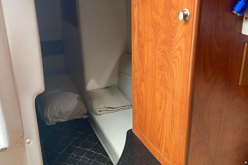 Rinker 310 Express Cruiser