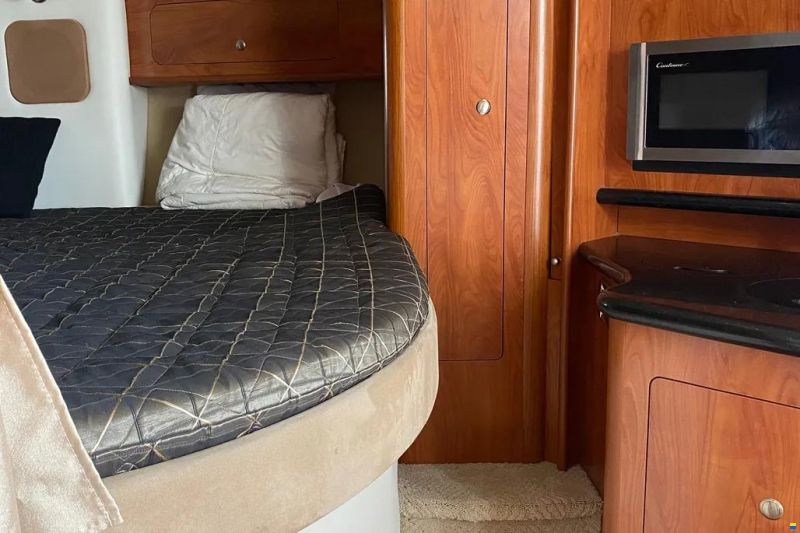 Rinker 310 Express Cruiser