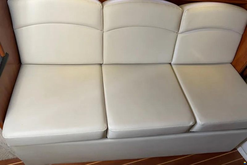 Rinker 310 Express Cruiser