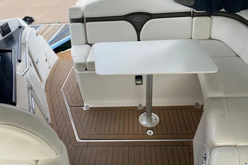 Rinker 310 Express Cruiser