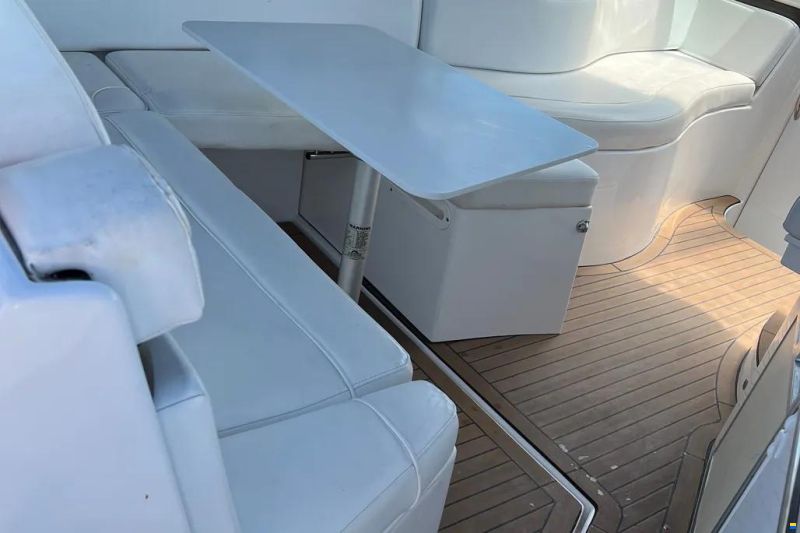 Rinker 310 Express Cruiser
