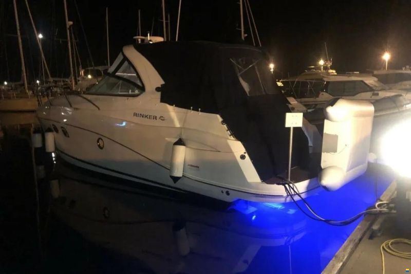 Rinker 310 Express Cruiser
