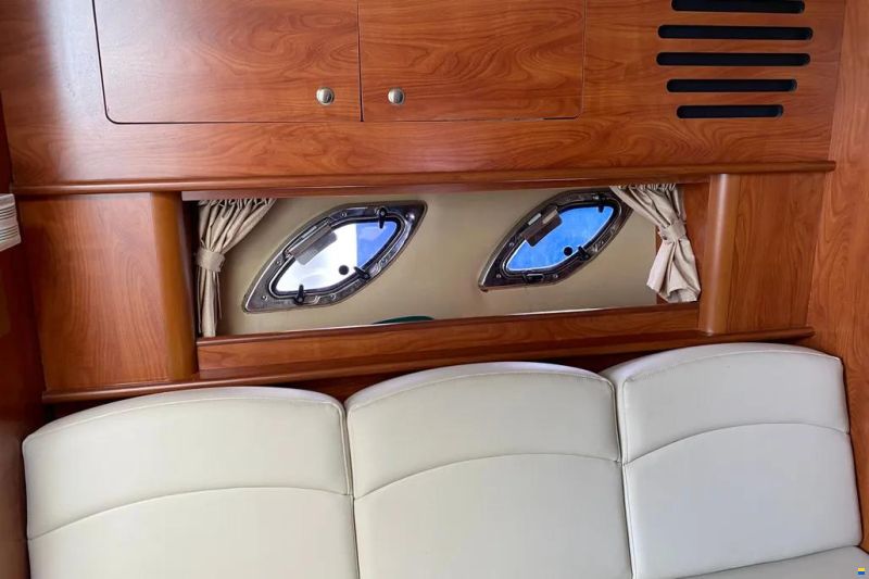 Rinker 310 Express Cruiser