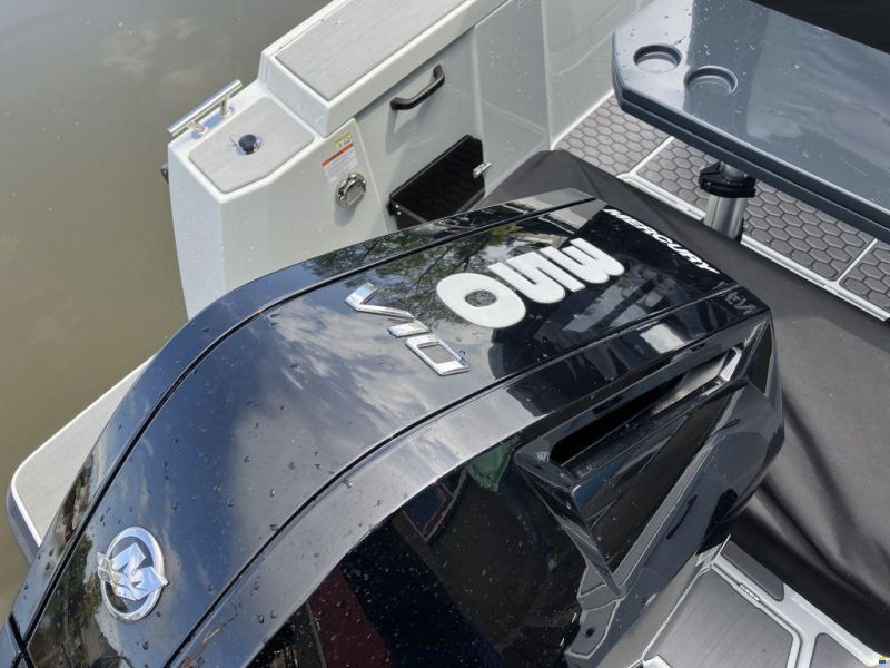 XO Boats DFNDR 9