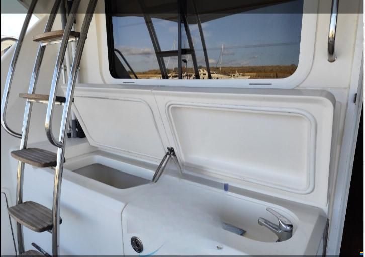 Riviera MARINE 47 FLYBRIDGE