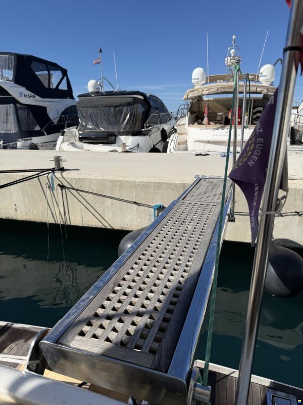 Azimut Fly 42