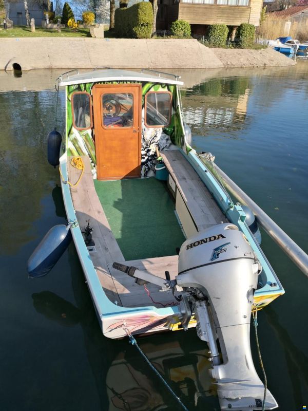 Staempfli Bateau à cabine