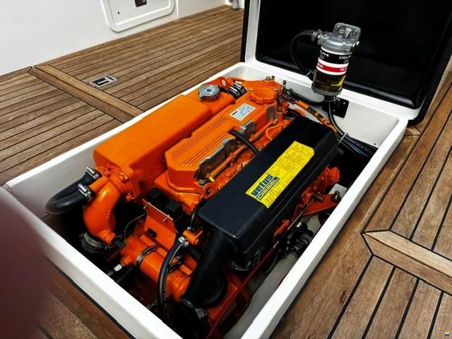 WeCo 825 Cabin