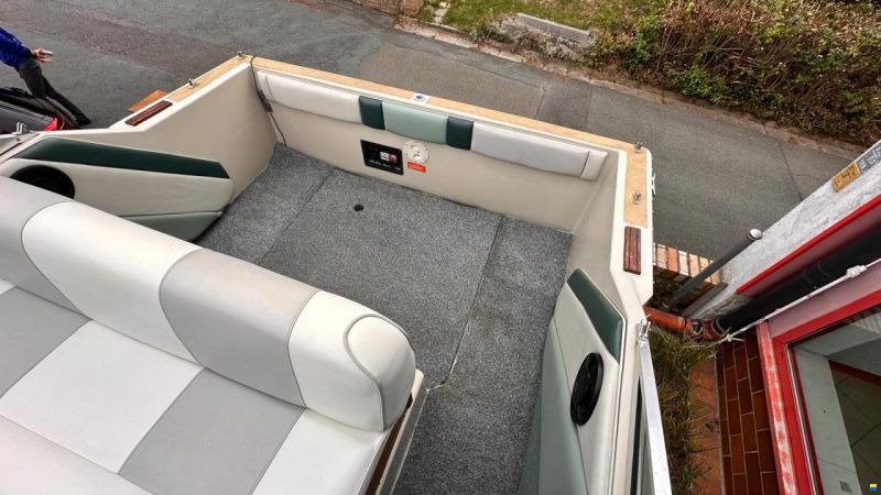 Sea Ray Seville 230