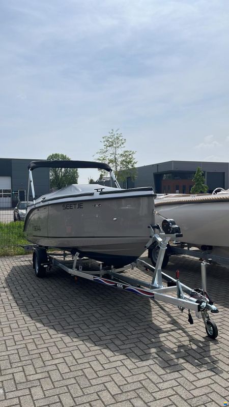 SilverYacht Silver 555