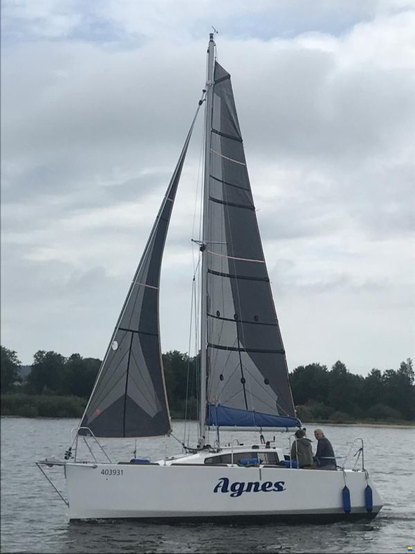 jonascatamaran.cz Sharpie 7,40m Agnes