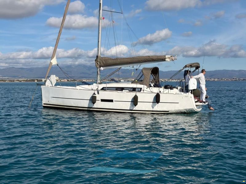 Dufour Grand Large 350
