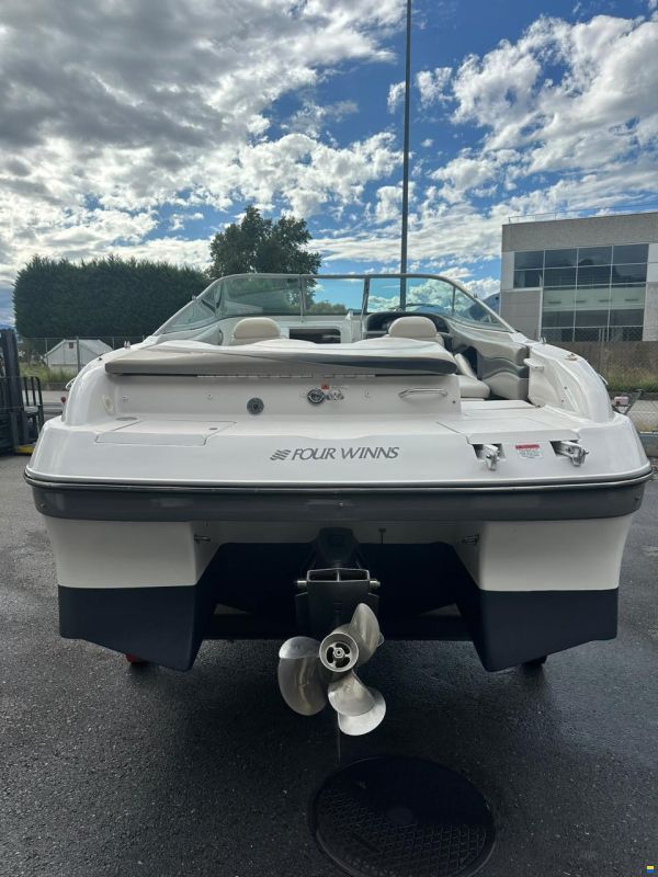 Four Winns 235 Sundowner