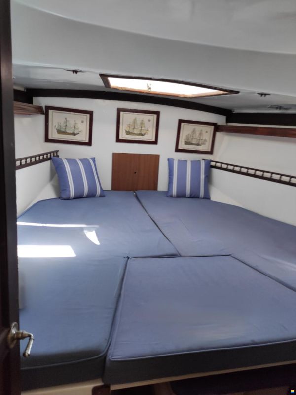 Coronado 35