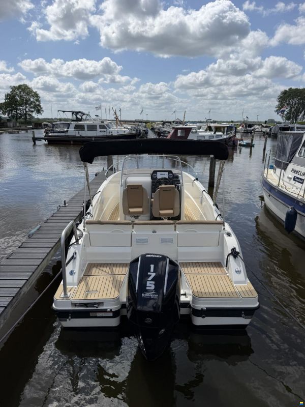 Quicksilver Active 675 Open