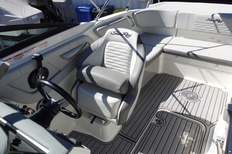 Sea Ray SPXE 210 & Trailer (1. Hand)