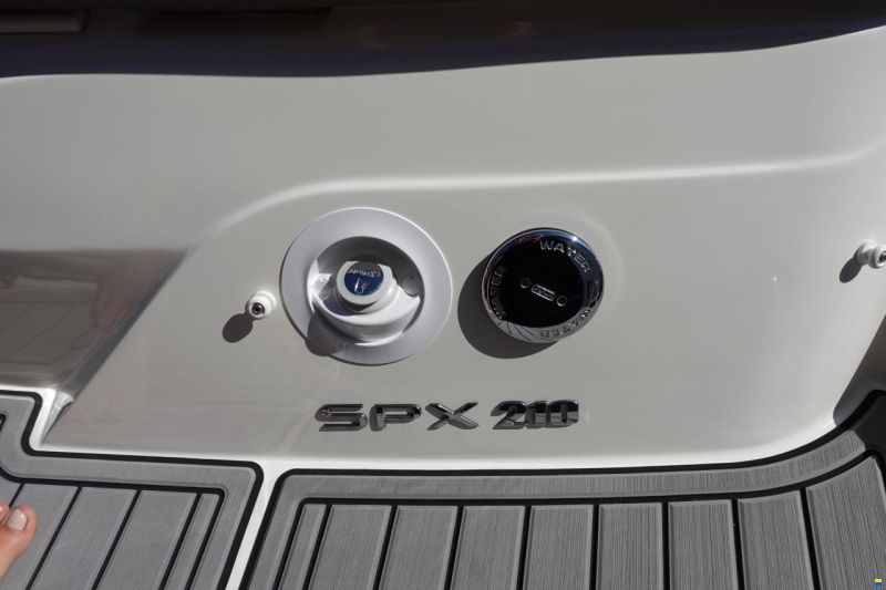 Sea Ray SPXE 210 & Trailer (1. Hand)